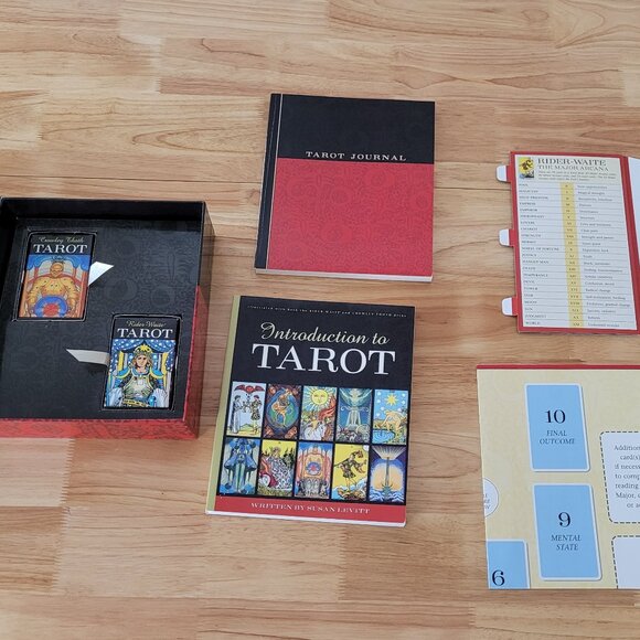 The Complete Tarot Kit - Picture 2 of 9
